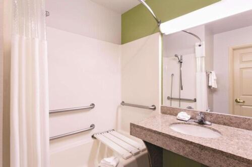 La Quinta By Wyndham Bay Area-tampa South Hotel